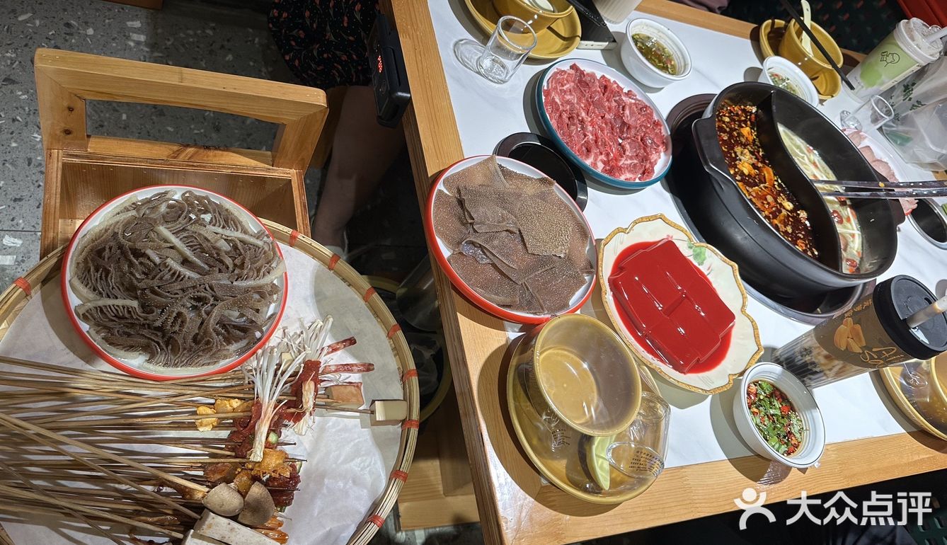 今天火锅吃撑了，超满足