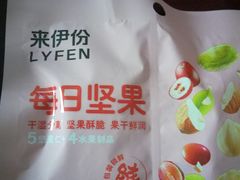 -来伊份(上海市静安区万航渡路889广场店)