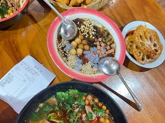 -爆炸头阿姨小四川正宗川味小吃(无任何分店)