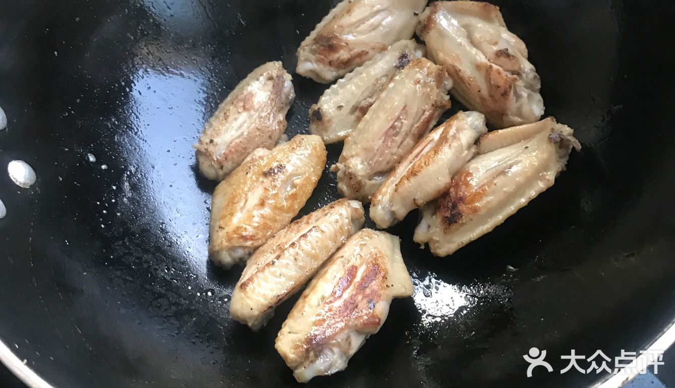 【厨房白中白 都会做的一道菜 可乐鸡翅哈哈】
