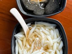 -鸿浩扒猪脚米线