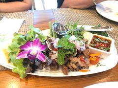 -Chom Cafe and Restaurant