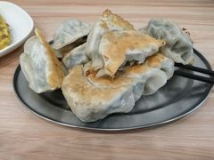 香煎鲜肉韭菜饺-芬芳甜品(体育东横街店)
