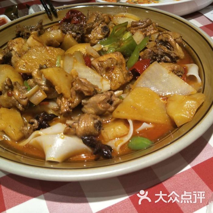 伊犁拉条子烩大盘鸡