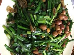 韭菜炒河虾-得福农庄