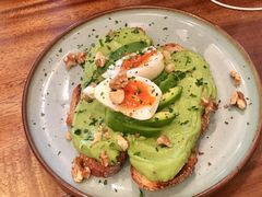 牛油果煮蛋吐司-RAC BAR(安福路店)