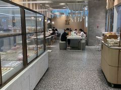 面包甜点陈列柜-奈雪的茶(深圳北站店)