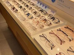 -LOOK眼镜·蔡司依视路配镜(宝山万达店)