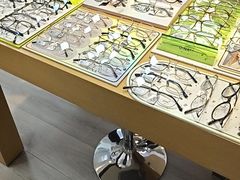-天空之镜眼镜店蔡司依视路配镜授权零售店(望京颐堤港店)