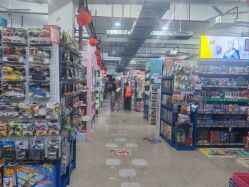 -逝水玩具折扣店