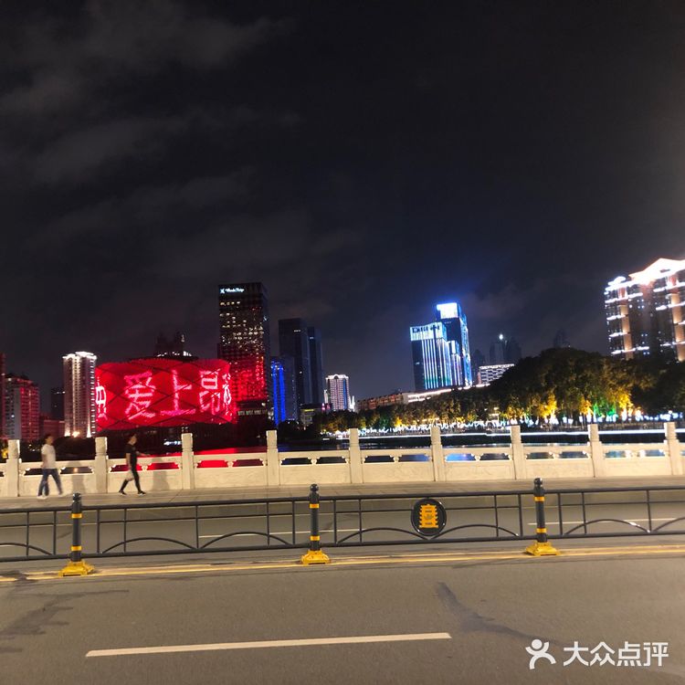 周五晚上去的,来的比较晚,最后吃到他们快下班了