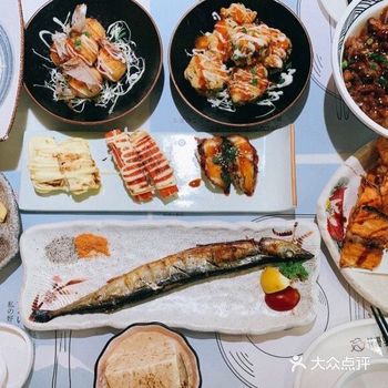 晋江万达的花漫里，服务员很热情，收拾餐具的阿姨都很能