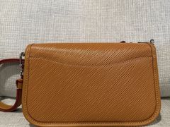 -小飞侠奢侈品回收 寄卖 养护(宝山宝龙广场店)