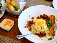 -Chom Cafe and Restaurant