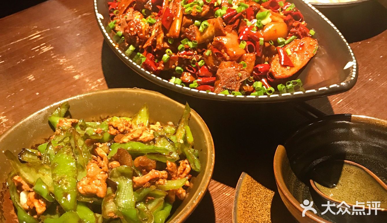 深圳最文艺的湘菜馆！和王家卫一起吃臭豆腐[吐]