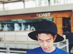 -ROAST coffee & eatery