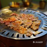 南京东路上的炭火泥炉烤肉