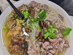 牛肉牛腩双拼粿汤-抖牛白塔牛肉粿条汤(水围店)
