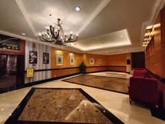 -深圳富苑皇冠假日套房酒店