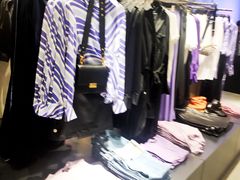 -URBAN REVIVO(欢乐海岸购物中心店)