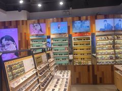 -LOOK眼镜·蔡司依视路配镜(宝山万达店)