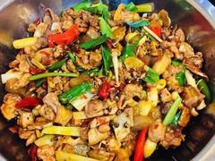 -泡山椒干锅肥肠鸡