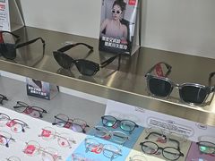 -视野联行眼镜•蔡司•依视路(温江店)