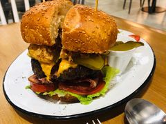 特色汉堡-HELLO 27 意面·沙拉·帕尼尼