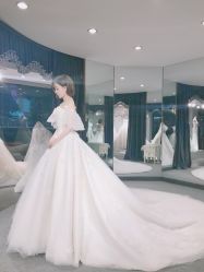 -艾米丽婚纱礼服