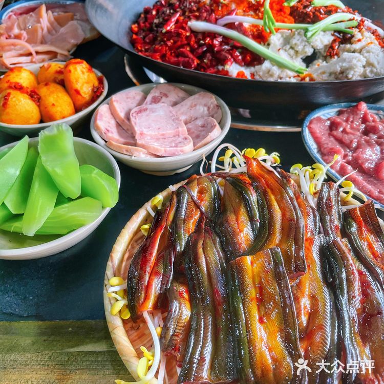 重庆探店|中午🈺️业的社区火锅🔅小吃绝绝子