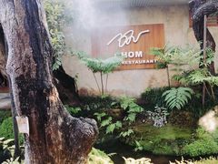 -Chom Cafe and Restaurant