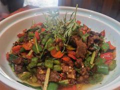 -老滇山寨•云南特色菜•地方菜•民族风情歌舞表演(金碧店)