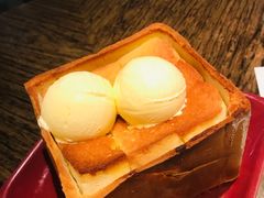 珍宝蜂蜜厚多士配雪糕-港丽餐厅