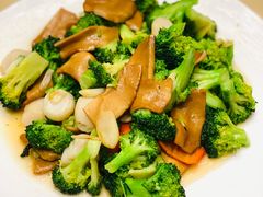 西兰花带子鲍片-广东胜利宾馆西关粤中餐厅