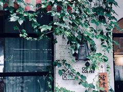 -彳亍咖啡·这里(水湾路店)