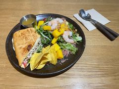 半份手撕鸡肉三明治+半份鲜柚芒果沙拉-HELLO 27 意面·沙拉·帕尼尼