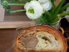 榛子穆斯林酱可颂-富贵面包公司(运河店)