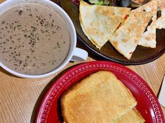 黑松露蘑菇汤-HELLO 27 意面·沙拉·帕尼尼