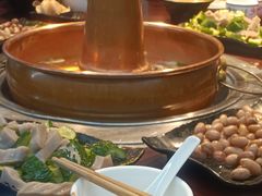 -洞庭洲·防空洞火锅·铜锅涮肉·烧烤(新百广场店)