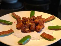 煎酿尖椒拼煎排骨-滋粥楼·顺德菜海鲜茶点(方舟店)