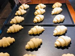 海盐焦糖牛角包-来回·咖啡(天河南店)