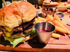-三勾JJJ Burger&Coffee(梅溪湖店)