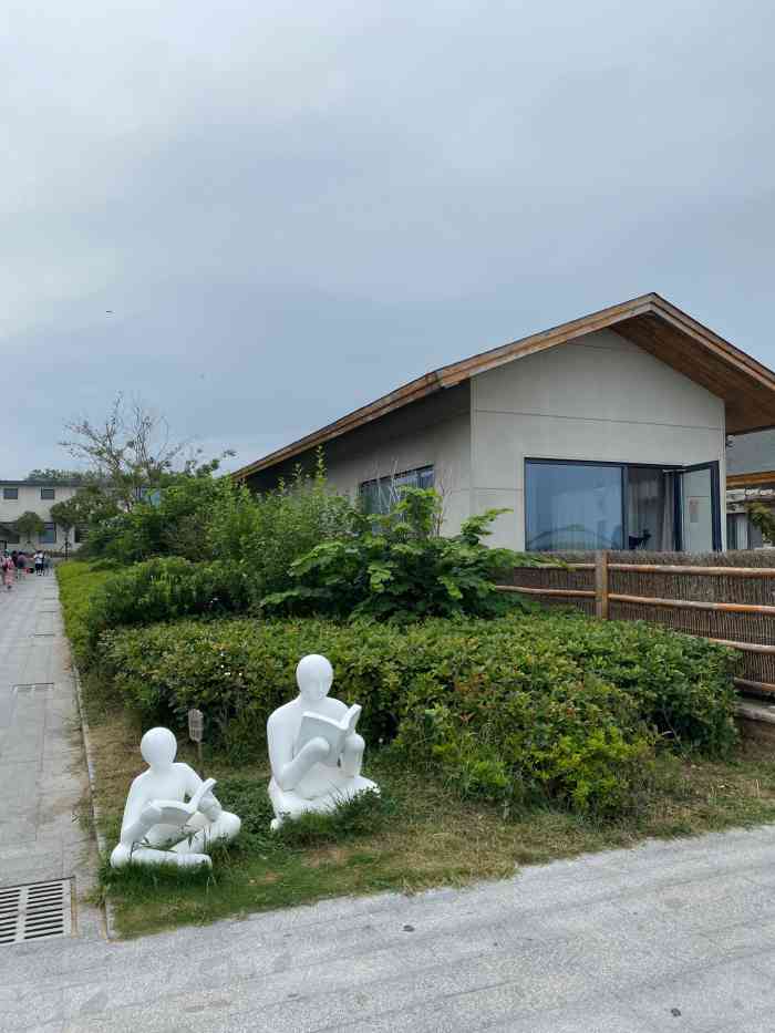 海洋美学馆酒店-"日照最美书店92||在海边的书社99 面.