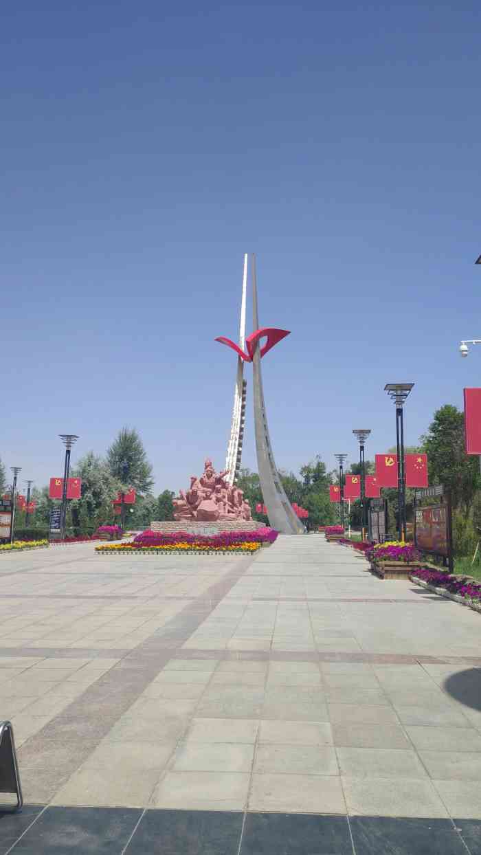 将军楼公园-"格尔木市的城市基础建设 尤其是文化娱乐相.