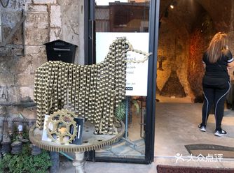 在雅法闲逛时，偶遇了这家gallery，虽然没有遇到