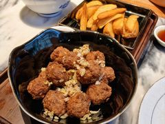 干炸丸子配薯角-西安饭庄·非遗陕菜(钟楼店)