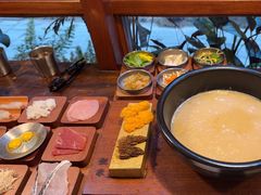 -银米·云南传统过桥米线(双廊黑金冠店)