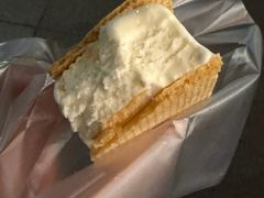 -詹爷爷乌节路街头冰淇淋