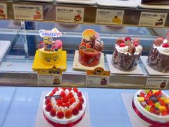 草莓皇冠蛋糕-巴黎贝甜(华堂新辰汇店)