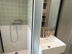 -东方体育中心(地铁站)